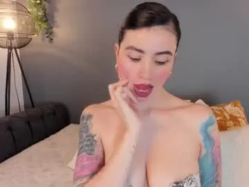 holly_little2 – webcam model profile photo Image 2