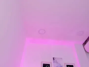 Ninjainia – webcam model profile photo Image 8