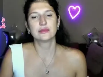 alianna_solo_kiss Image 12