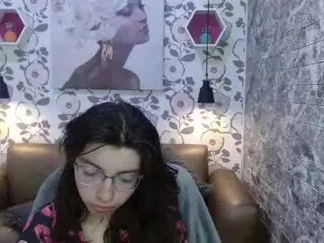lustyaura – webcam model profile photo Image 4