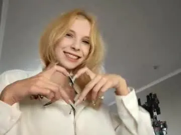 mon1_day – webcam model profile photo Image 4