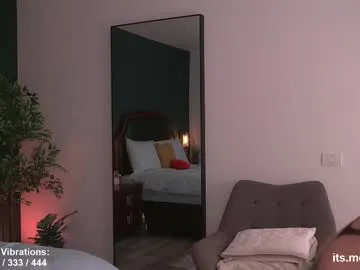 alyonaqueen_ Image 2