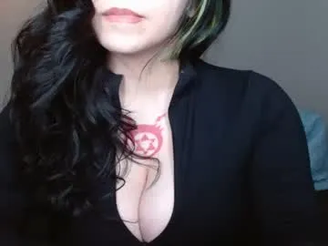 mikmagik – webcam model profile photo Image 19