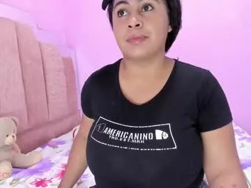 little_effy18_ – webcam model profile photo Image 6