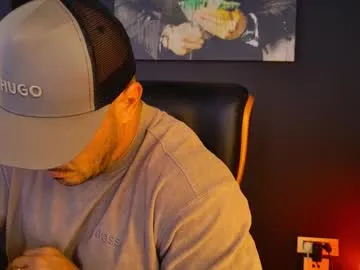 informal_ – webcam model profile photo Image 10