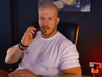 informal_ – webcam model profile photo Image 6