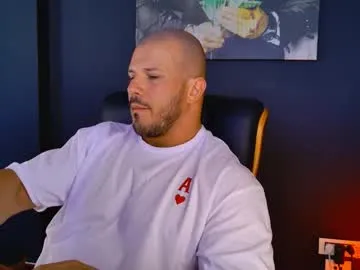 informal_ – webcam model profile photo Image 7