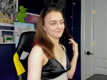 naive_love – webcam model profile photo Image 13