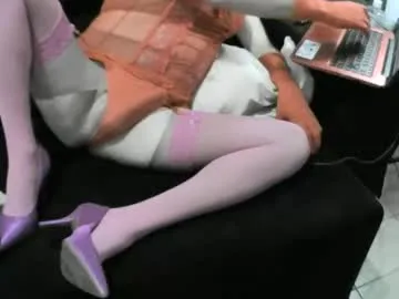 lustyaura – webcam model profile photo Image 9