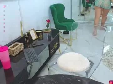 evelisse – webcam model profile photo Image 15