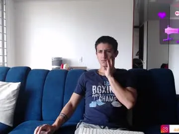 auraross – webcam model profile photo Image 2