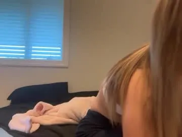 informal_ – webcam model profile photo Image 3