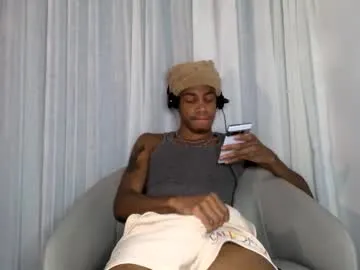 Ninjainia – webcam model profile photo Image 11