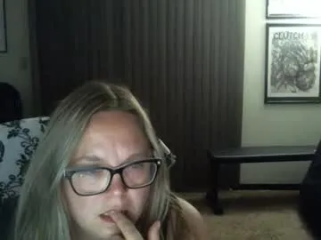 luvkoko – webcam model profile photo Image 18