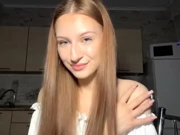 astridwet – webcam model profile photo Image 3