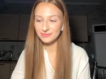 astridwet – webcam model profile photo Image 5