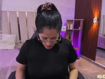 laurabigtits – webcam model profile photo Image 6