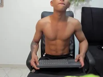 tinyhairycherry – webcam model profile photo Image 11