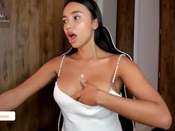 urlovex – webcam model profile photo Image 2