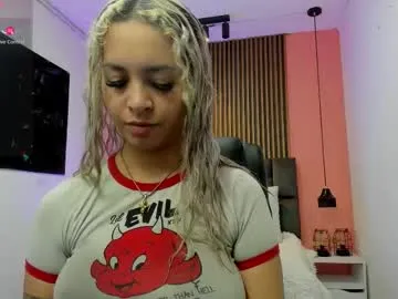 OrlaOnline – webcam model profile photo Image 3