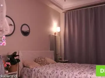 cleose – webcam model profile photo Image 19