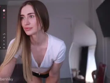 megan_brown_001 – webcam model profile photo Image 8