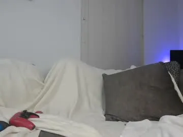 coralie20 – webcam model profile photo Image 2