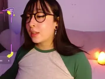 little_effy18_ – webcam model profile photo Image 13