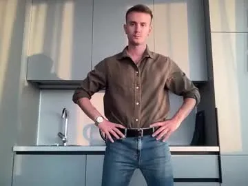 kitten_2001_yoyo – webcam model profile photo Image 4