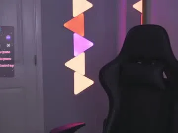 Dayluzz – webcam model profile photo Image 6