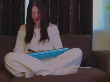 lily_merlin – webcam model profile photo Image 3