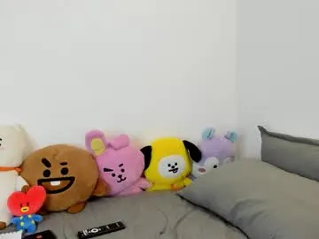 shy_college_girl – webcam model profile photo Image 11