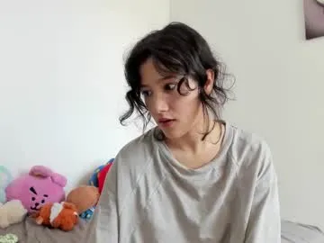 shy_college_girl – webcam model profile photo Image 13