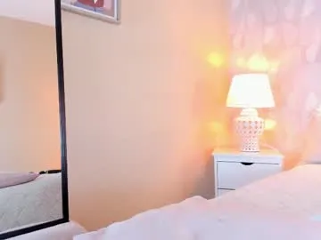 little_effy18_ – webcam model profile photo Image 10