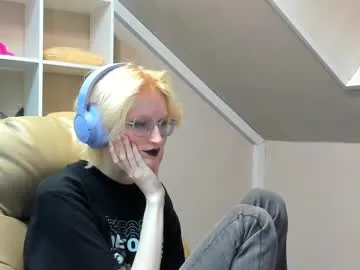 phoebepaw – webcam model profile photo Image 2