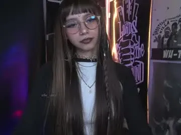 elle_uwu Image 11