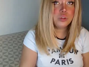 lustyaura – webcam model profile photo Image 2