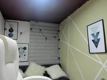 briadominick – webcam model profile photo Image 6