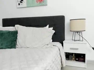 eseentea – webcam model profile photo Image 14