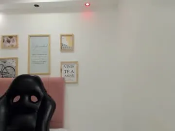 girl_mila – webcam model profile photo Image 11