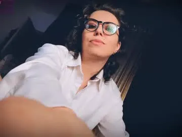 shinyways – webcam model profile photo Image 10