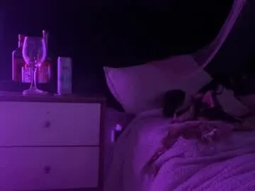 milly_shy – webcam model profile photo Image 12