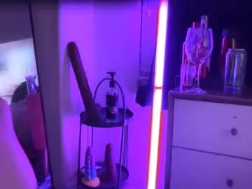 milly_shy – webcam model profile photo Image 16