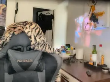 milly_shy – webcam model profile photo Image 5