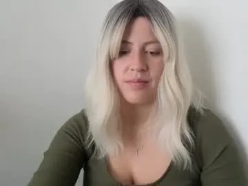 missvalery_1 – webcam model profile photo Image 2