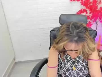 lil_glow – webcam model profile photo Image 3