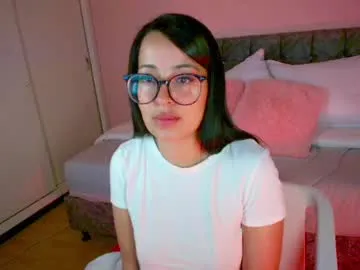 lustyaura – webcam model profile photo Image 3