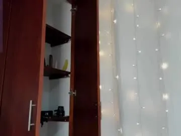 milly_shy – webcam model profile photo Image 9