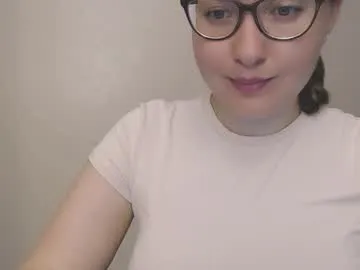 julyaandraul – webcam model profile photo Image 4