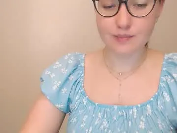 julyaandraul – webcam model profile photo Image 6